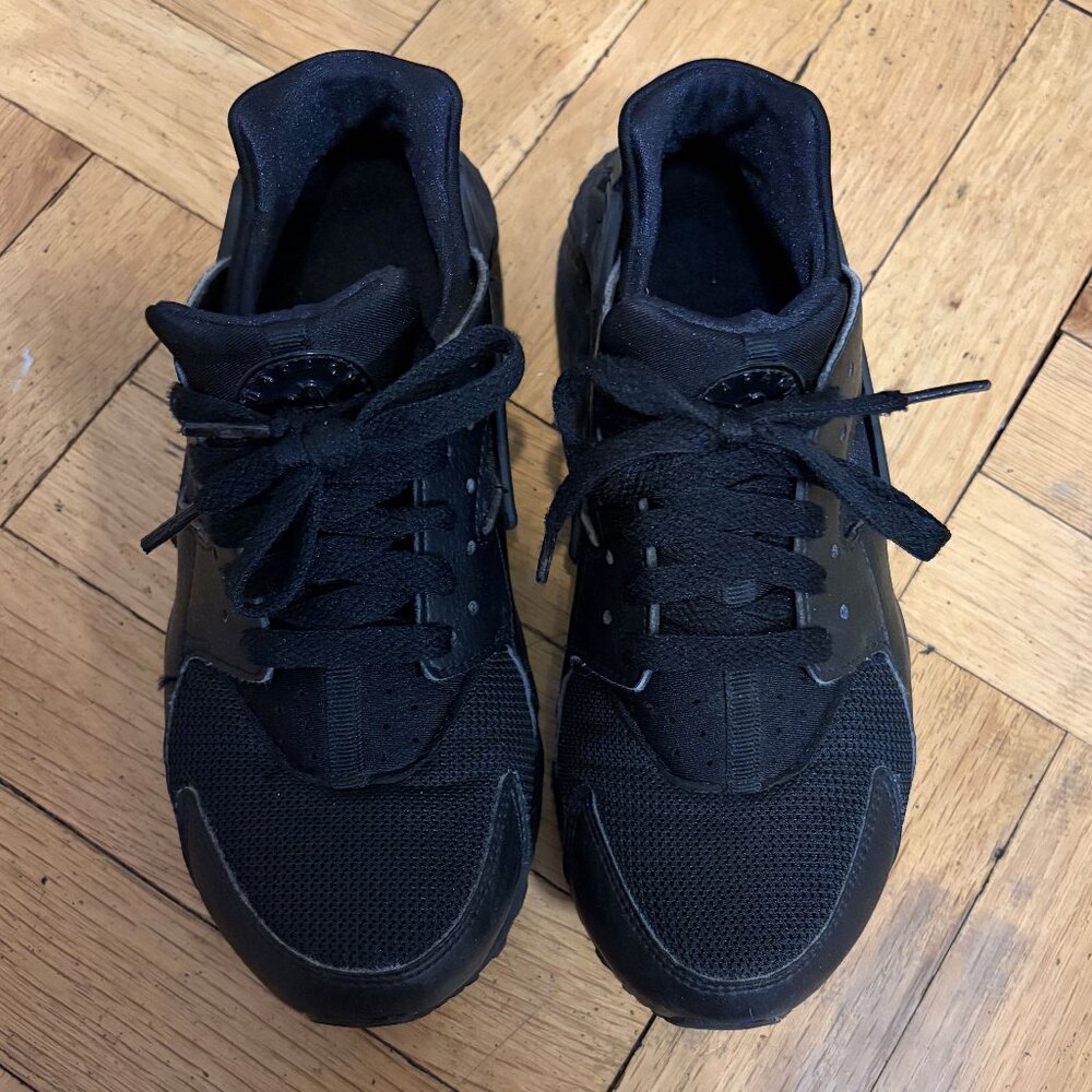 Nike Huarache Run in All Black